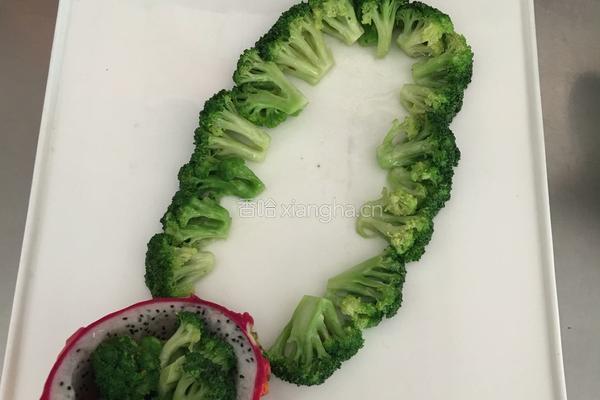 火龙果炒虾仁的做法图解3
