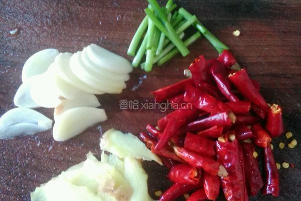 辣子鸡丁的做法图解3