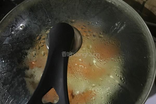 海鲜菇炒胡萝卜的做法图解6