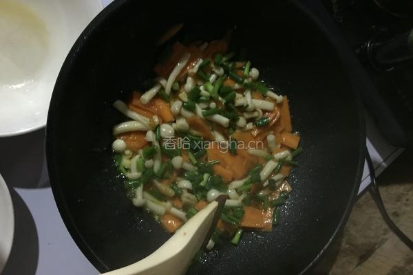 海鲜菇炒胡萝卜的做法图解10