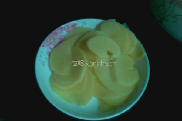 微波薯片的做法图解1