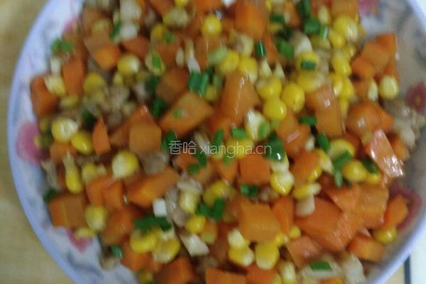 黄金万两(肉丁炒胡萝卜玉米)的做法图解3