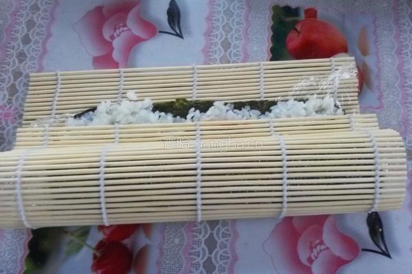 奶香里卷蔬菜寿司的做法图解3