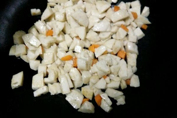 脆蔬鱼丁饭的做法图解2