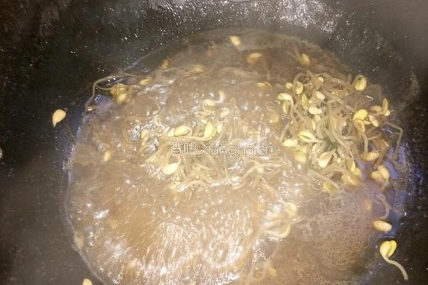 豆芽汤面的做法图解1