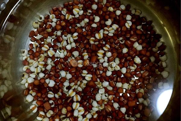 红豆薏米粥的做法图解1
