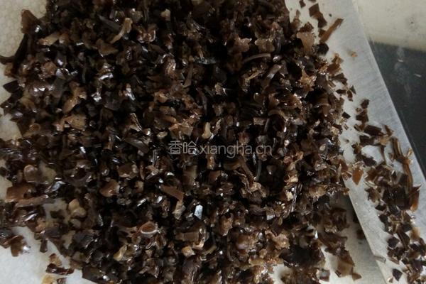 木耳鸡蛋虾仁饺子的做法图解1