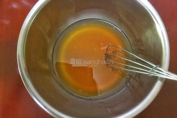 广式莲蓉蛋黄月饼的做法图解3