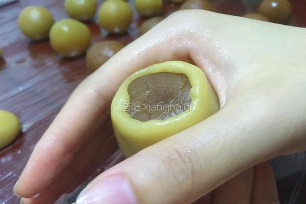 广式莲蓉蛋黄月饼的做法图解13