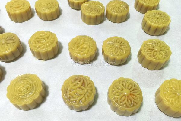广式莲蓉蛋黄月饼的做法图解17