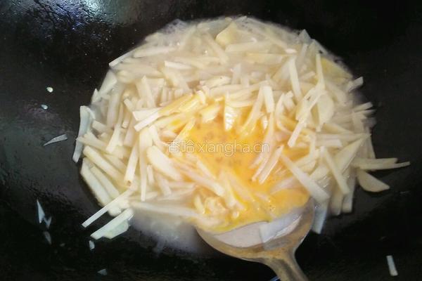 土豆炒蛋的做法图解4