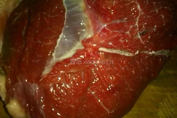 啤酒炖牛肉的做法图解1