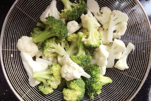 双花炒肉片的做法图解2