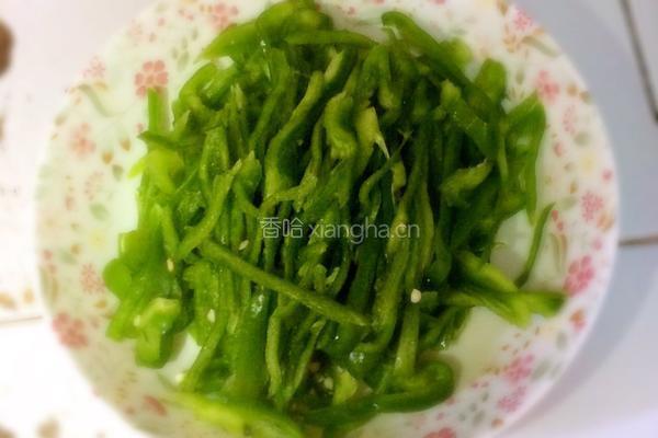 青椒茭白炒干丝的做法图解5