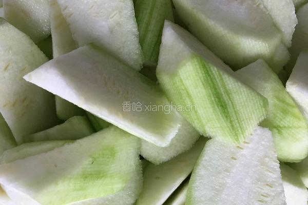 丝瓜炒鹌鹑蛋的做法图解2