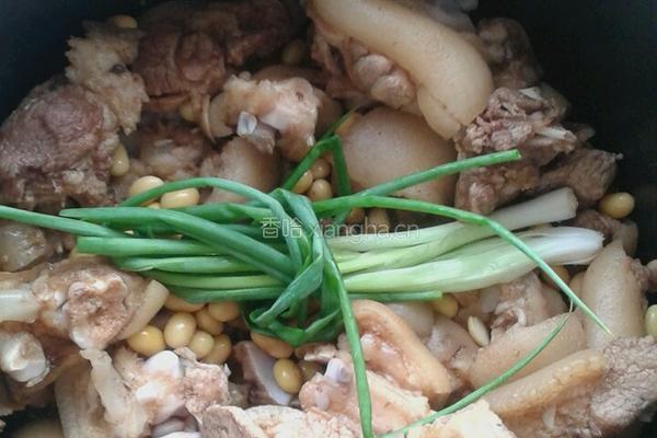 电压力锅黄豆焖猪脚的做法图解3