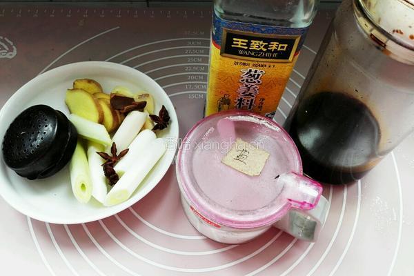 炖柴公鸡的做法图解2