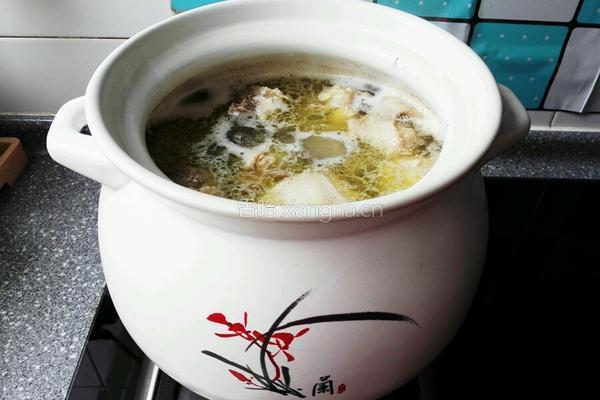 炖柴公鸡的做法图解3