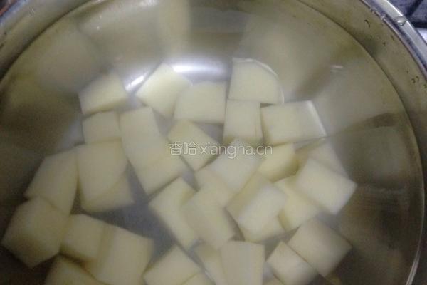 土豆香肠炒饭的做法图解1
