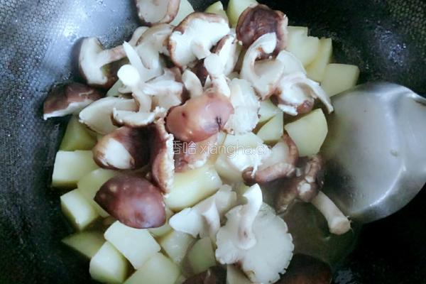 土豆香菇烧肉的做法图解8