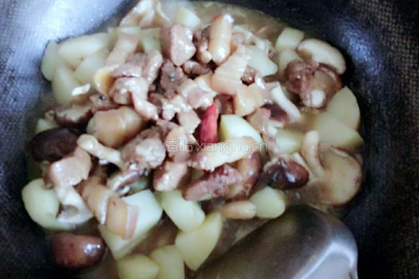 土豆香菇烧肉的做法图解9