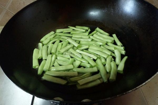 四季豆炒肉的做法图解2