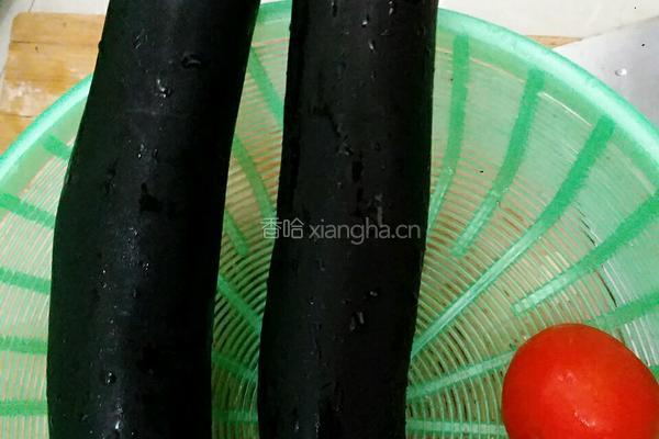 西红柿炒茄子的做法图解1