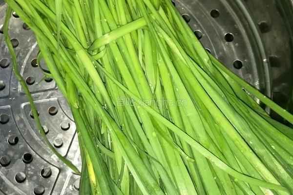 鲜虾韭菜饺子的做法图解1