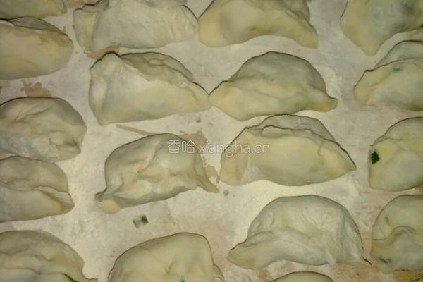 鲜虾韭菜饺子的做法图解4