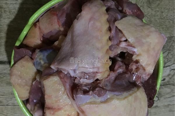 红菇老鸭汤的做法图解1