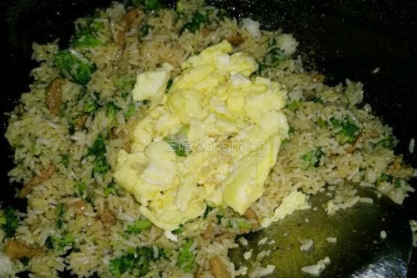 西兰花炒饭的做法图解8