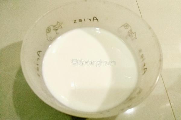 火龙果蜂蜜奶昔的做法图解2