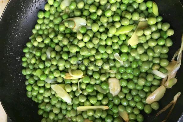 碗豆炒虾仁的做法图解6