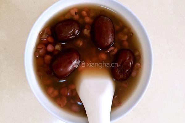 红豆薏米红枣粥的做法图解4