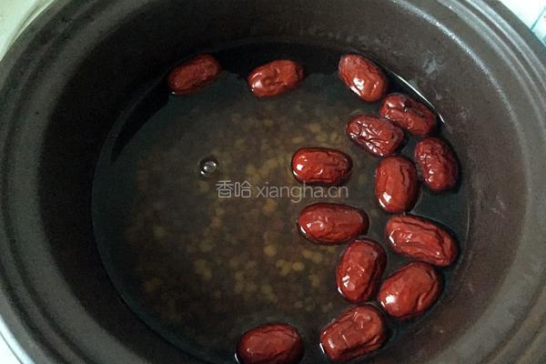 红豆薏米红枣粥的做法图解2
