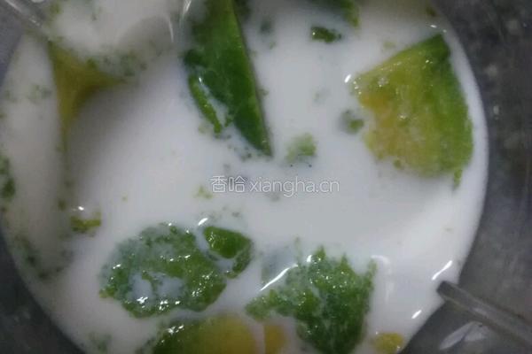 牛油果鲜奶奶昔的做法图解4