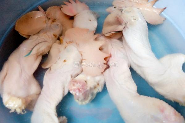 香卤鸡脖的做法图解1