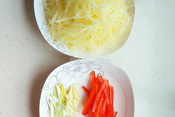 醋溜土豆丝儿的做法图解1