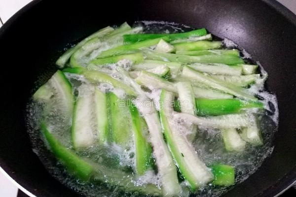 红辣椒酱拌丝瓜的做法图解6