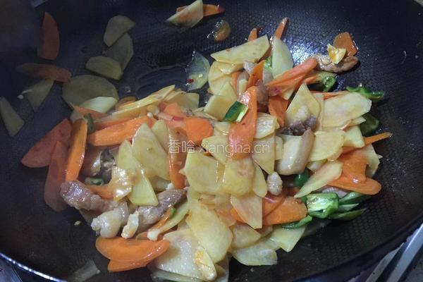胡萝卜土豆肉片的做法图解8