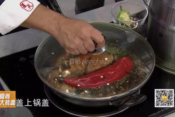 CCTV7《食尚大转盘》万寿豉油三黄鸡的做法图解4