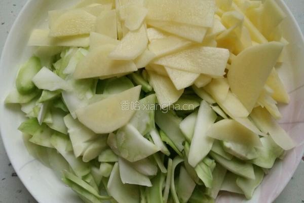西兰花梗土豆片的做法图解3