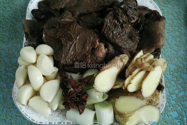蘑菇炖柴鸡的做法图解2