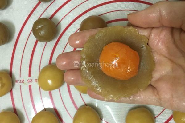 广式莲蓉蛋黄月饼的做法图解14