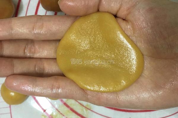 广式莲蓉蛋黄月饼的做法图解15
