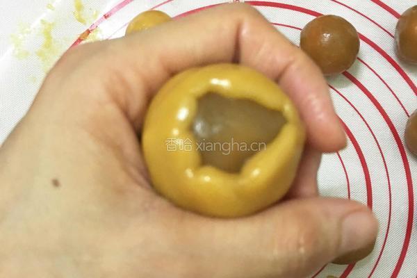 广式莲蓉蛋黄月饼的做法图解16