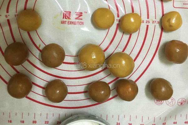 广式莲蓉蛋黄月饼的做法图解17