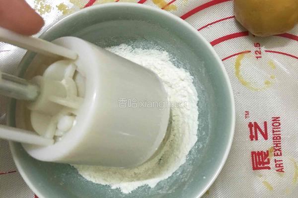 广式莲蓉蛋黄月饼的做法图解18