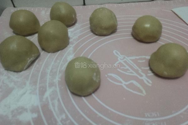 蛋黄广式月饼的做法图解10