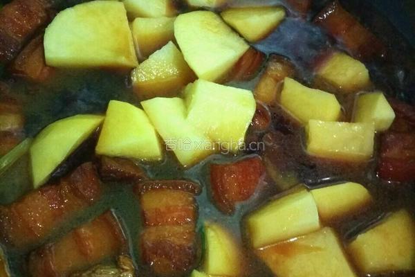 土豆焖红烧肉的做法图解13